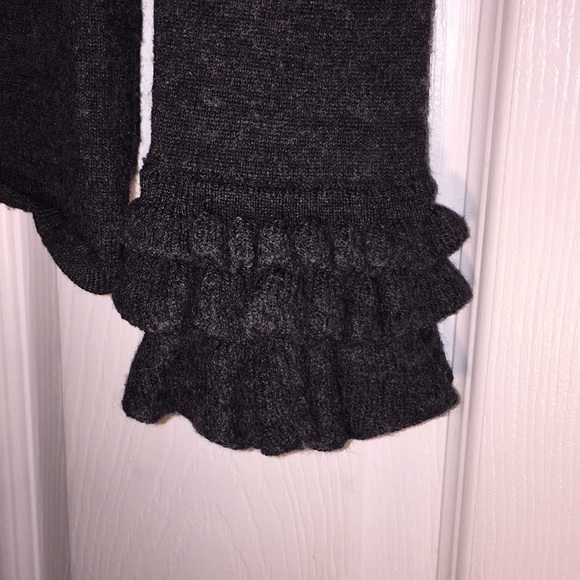 Gray Merlino wool sweater w/accent cuff sleeve - Picture 2 of 9